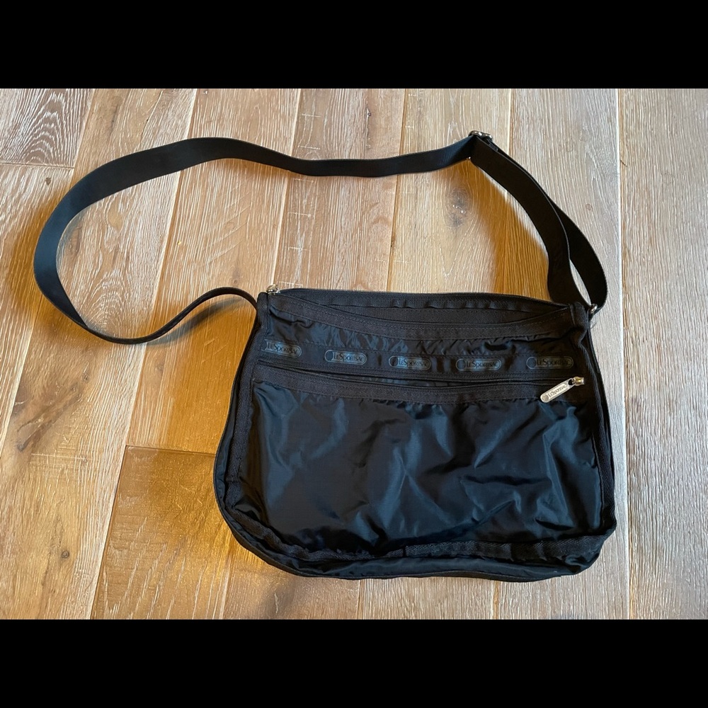 Le Sportsac Deluxe Everyday Bag